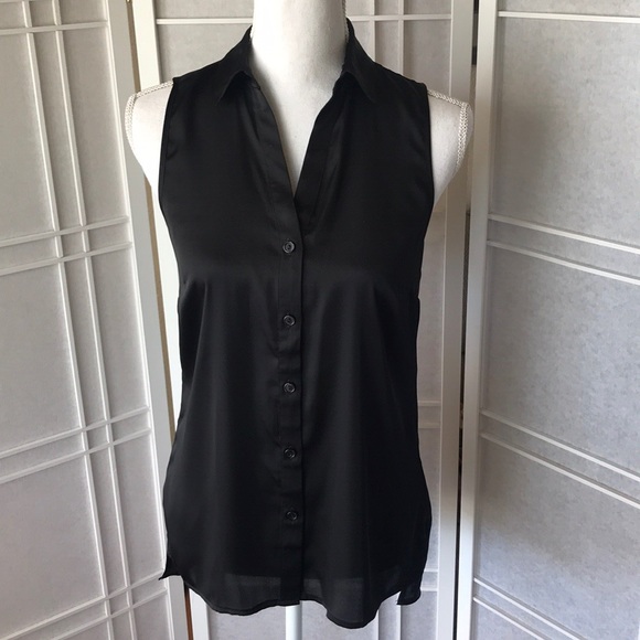 ▪️The Limited▪️Cut Out Back Button Front Tank▪️ - Picture 2 of 8